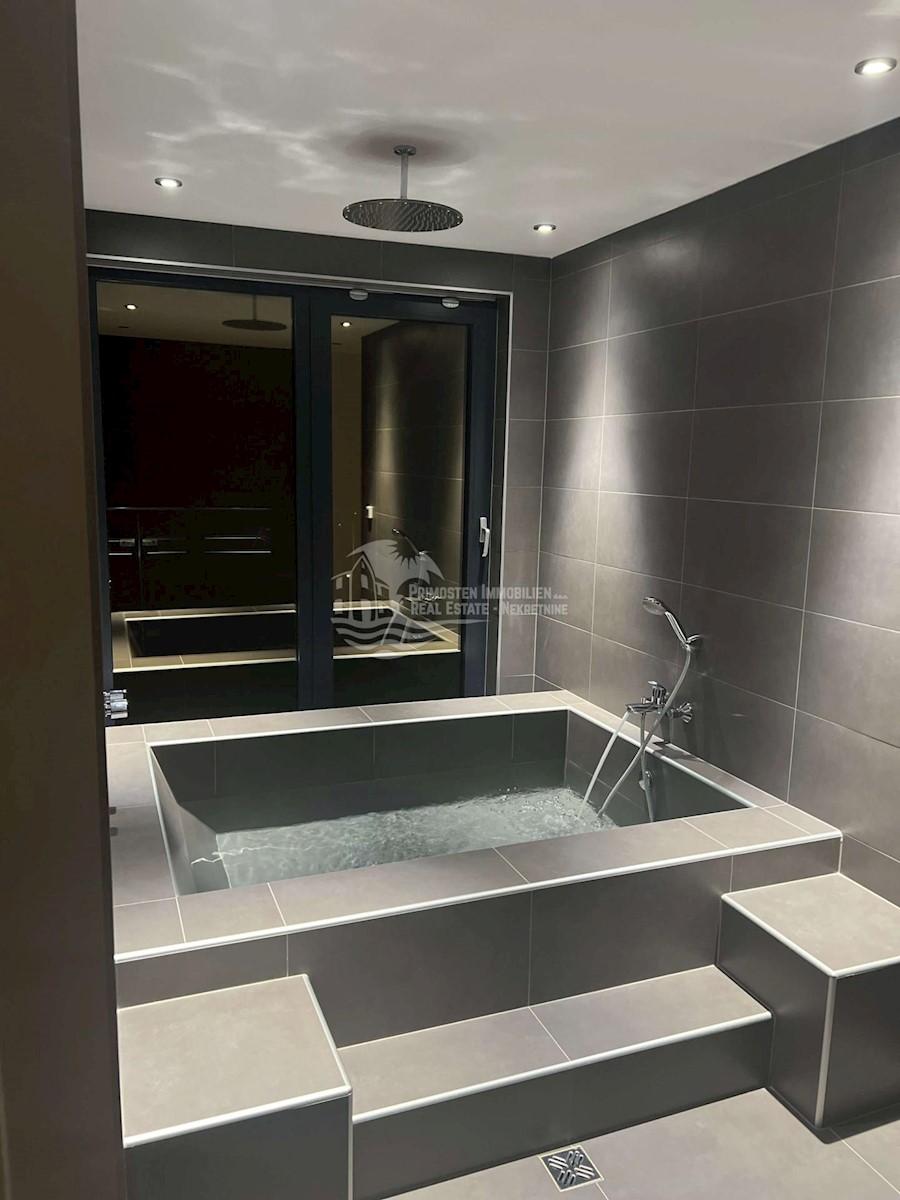 Flat For sale - ŠIBENSKO-KNINSKA PRIMOŠTEN