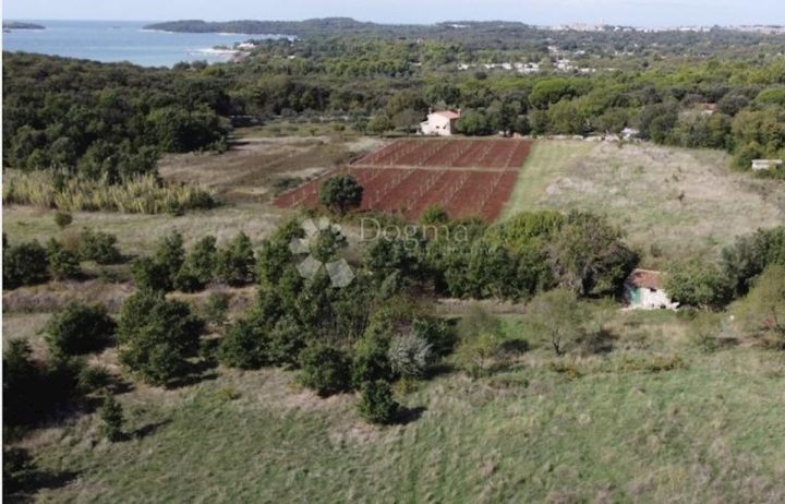 Terreno in vendita 2288 m² – Rovinj
