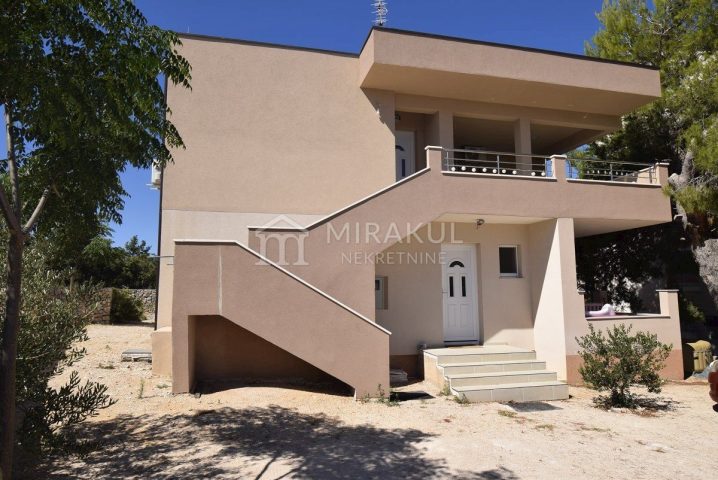 Dom na predaj 240 m² – Jezera