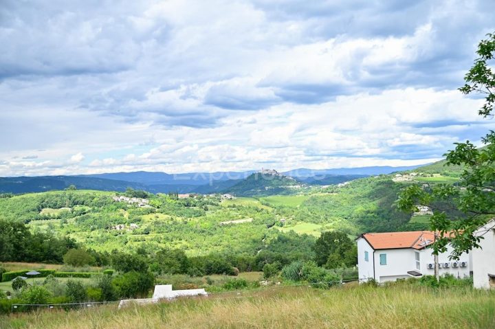 Land for sale 1400 m² – Motovun