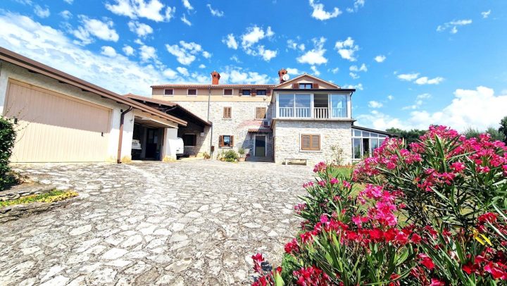 Casa in vendita 600 m² – Brtonigla