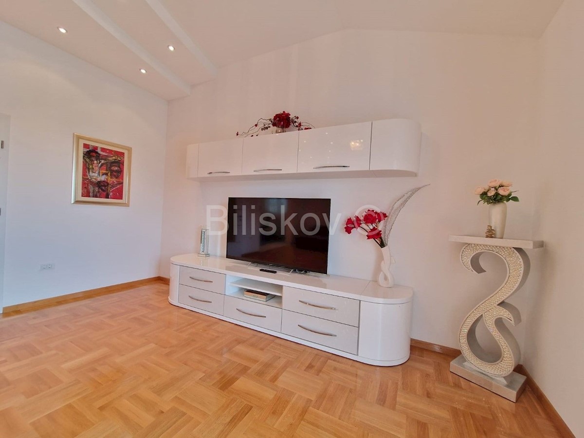 Flat For rent - SPLITSKO-DALMATINSKA SPLIT