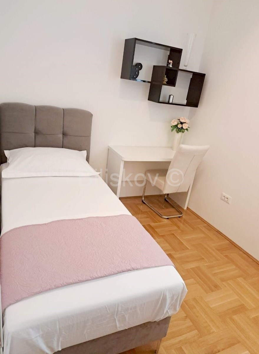 Flat For rent - SPLITSKO-DALMATINSKA SPLIT