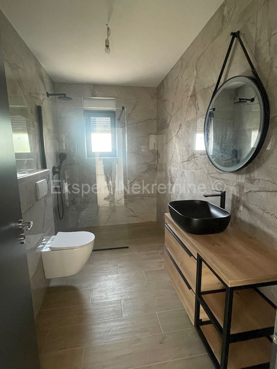 Apartment Zu verkaufen - ŠIBENSKO-KNINSKA ROGOZNICA