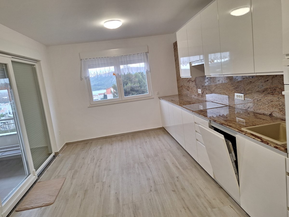 Flat For sale - ŠIBENSKO-KNINSKA PRIMOŠTEN