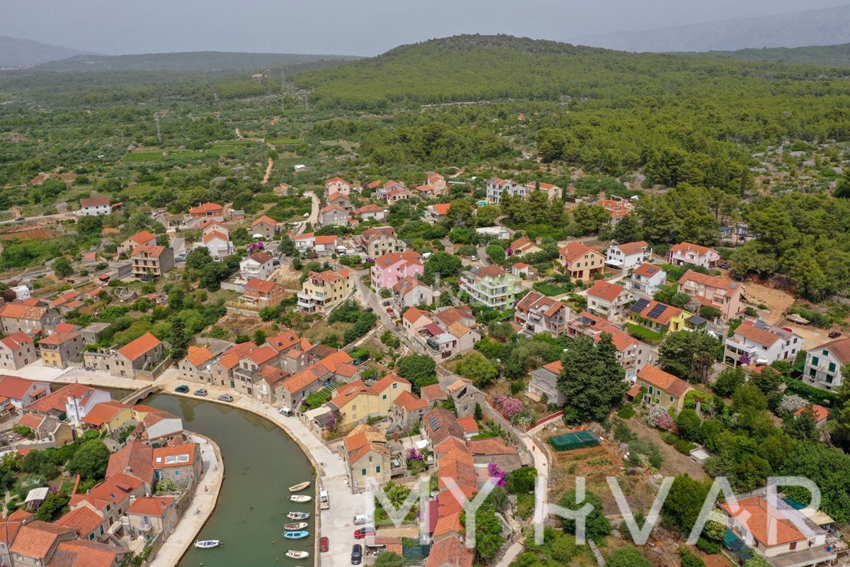 Pozemok Na predaj - SPLITSKO-DALMATINSKA JELSA