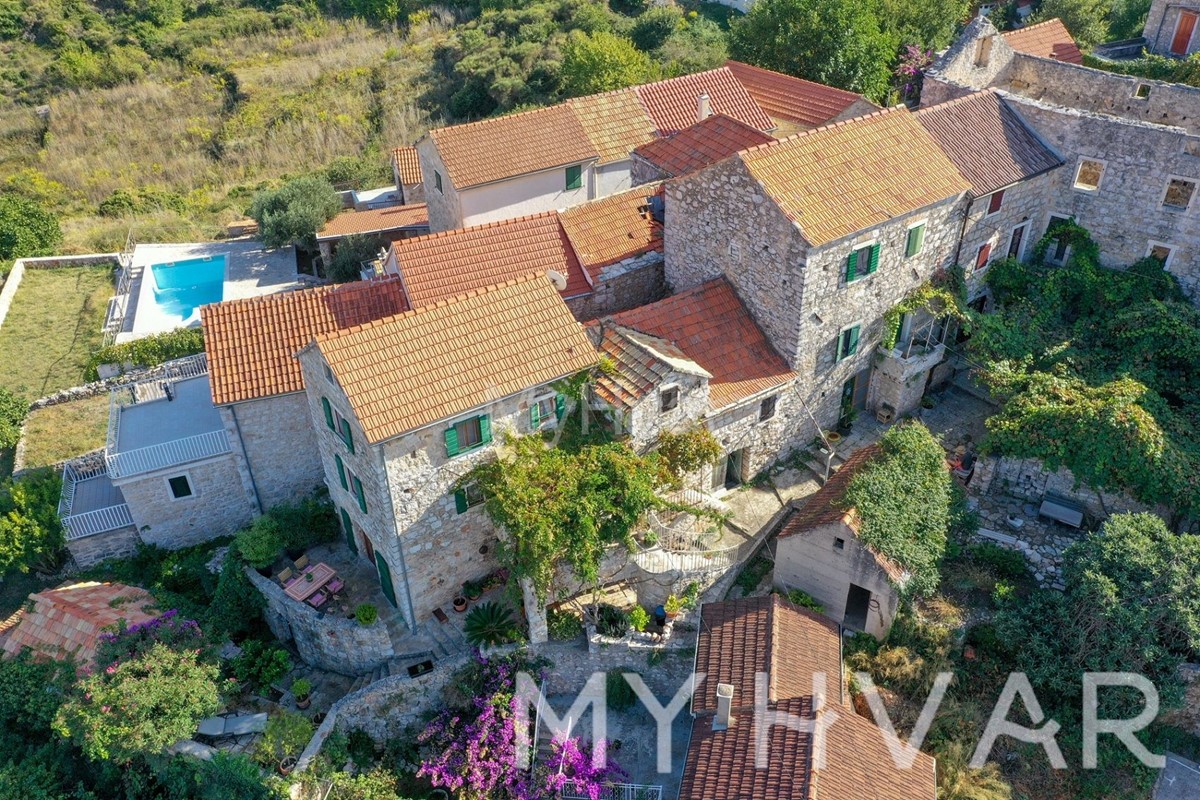 Casa In vendita - SPLITSKO-DALMATINSKA JELSA