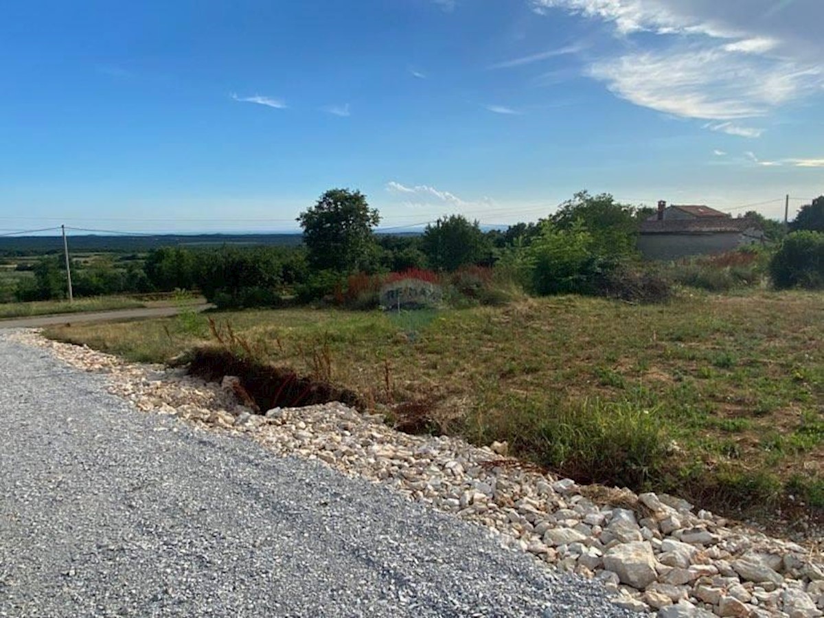 Land For sale - ISTARSKA VIŠNJAN