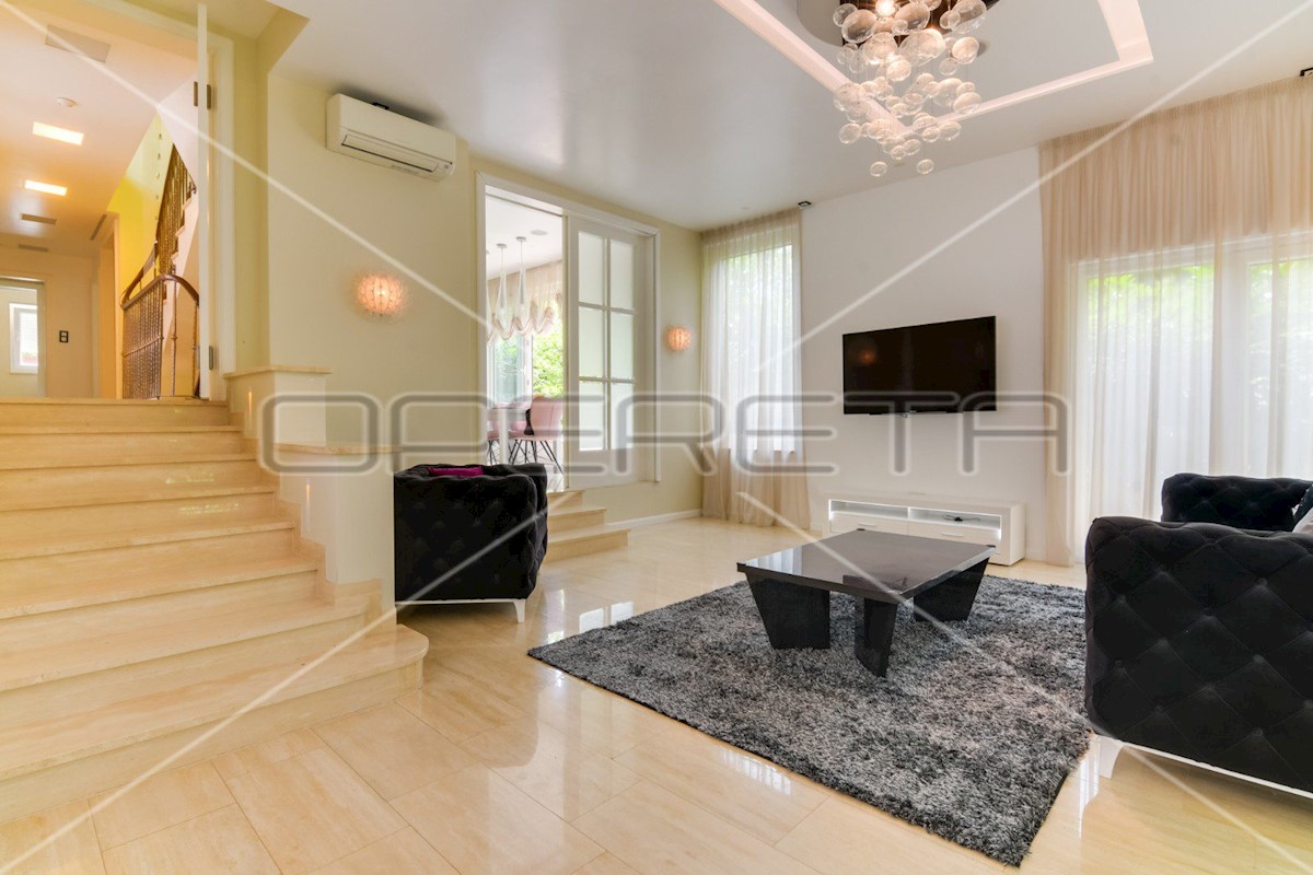 Maison À vendre - GRAD ZAGREB ZAGREB