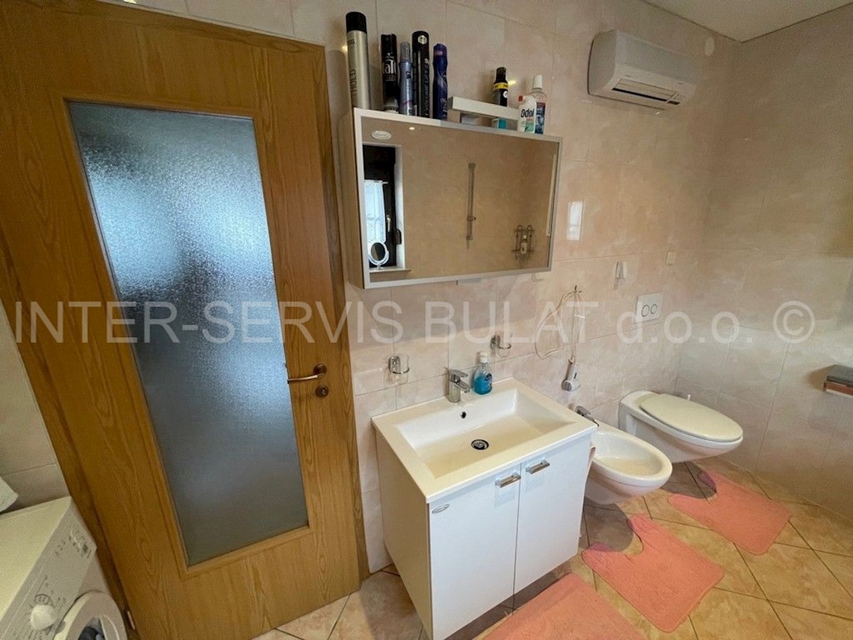 Appartement À vendre - ŠIBENSKO-KNINSKA PIROVAC