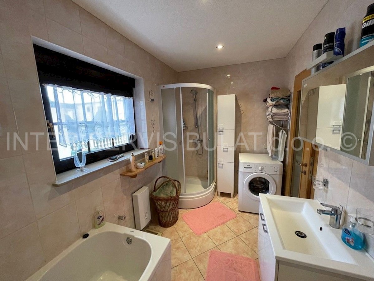 Appartement À vendre - ŠIBENSKO-KNINSKA PIROVAC