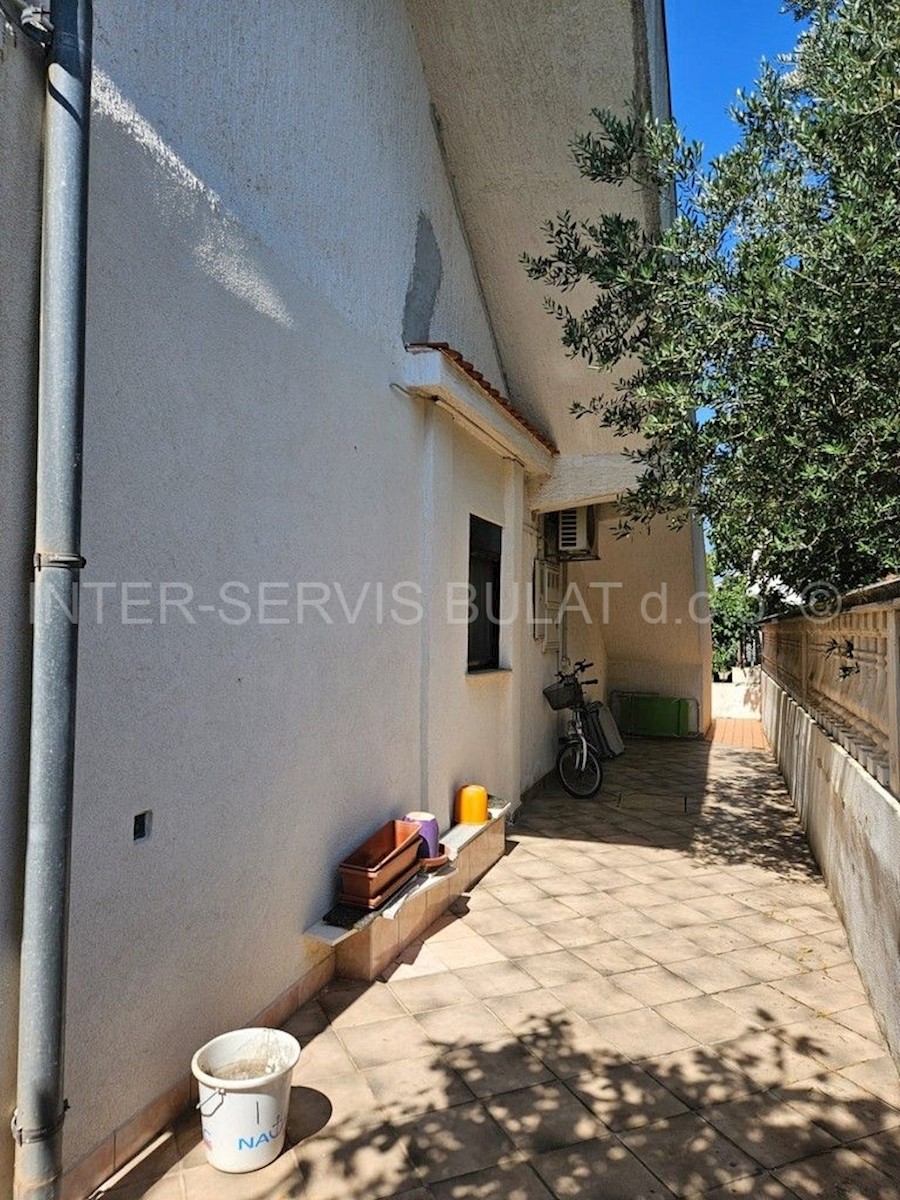 Appartement À vendre - ŠIBENSKO-KNINSKA PIROVAC