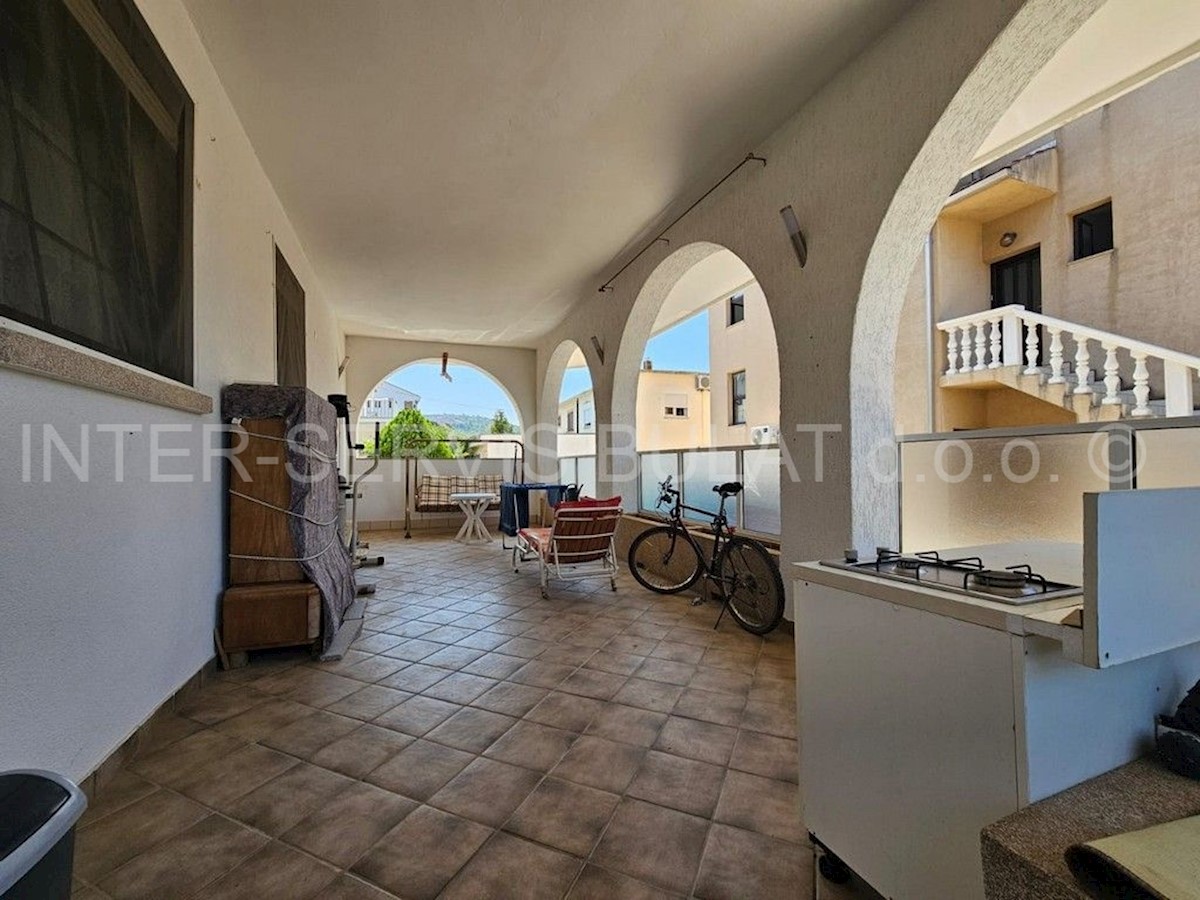 Appartement À vendre - ŠIBENSKO-KNINSKA PIROVAC