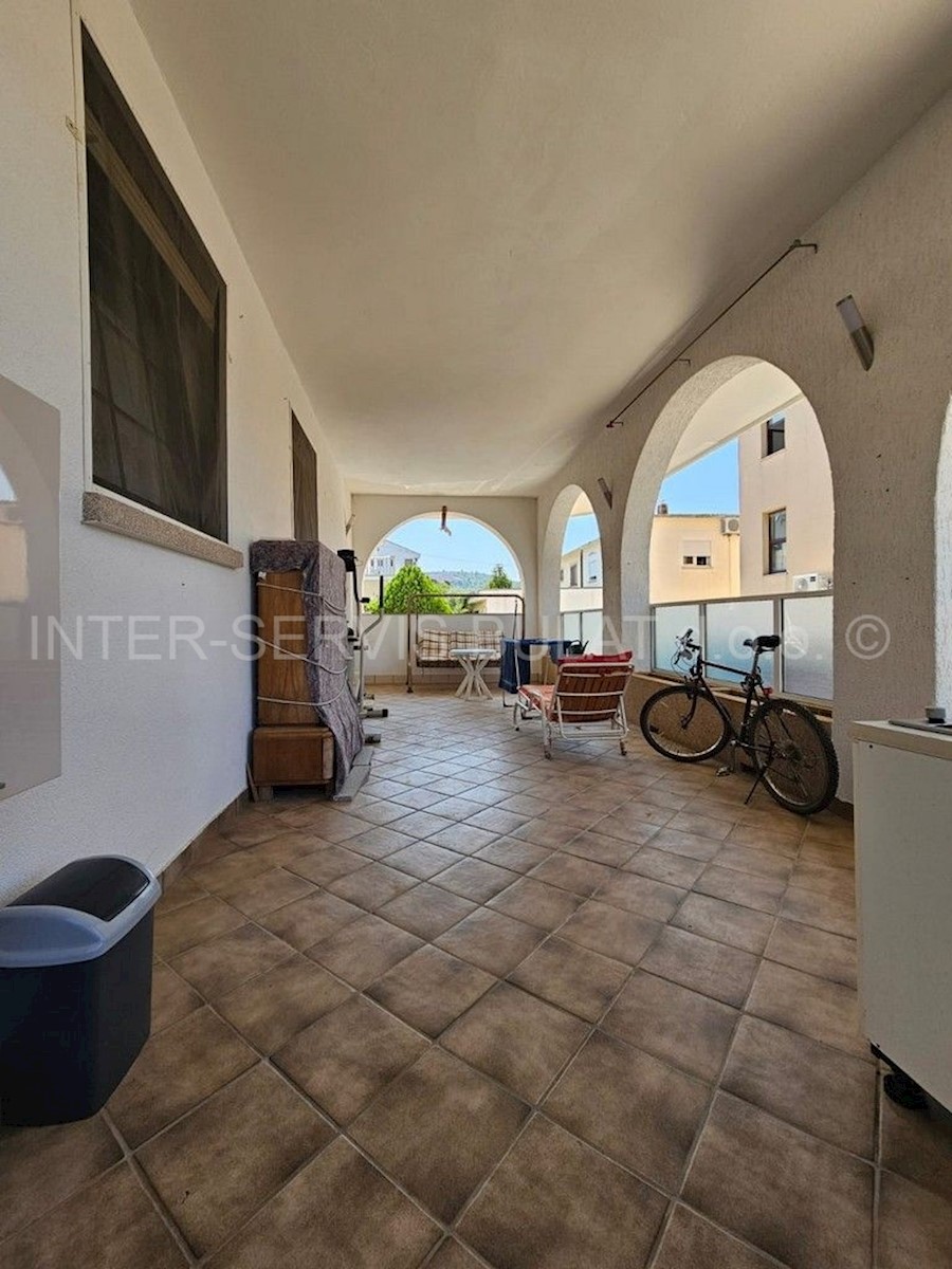 Appartement À vendre - ŠIBENSKO-KNINSKA PIROVAC