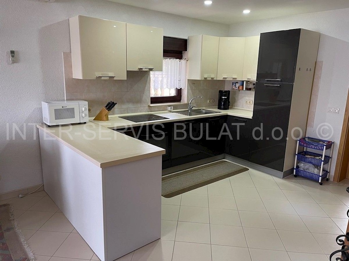 Appartement À vendre - ŠIBENSKO-KNINSKA PIROVAC
