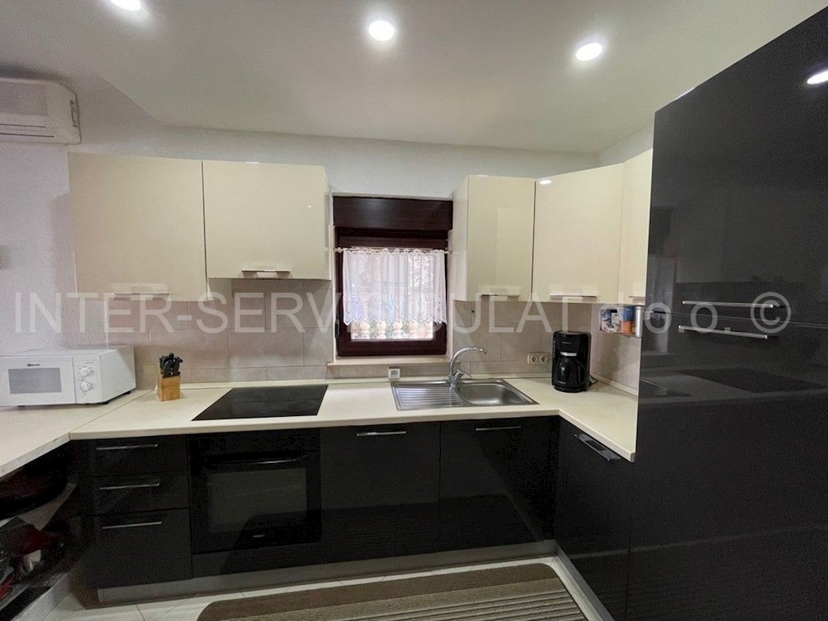 Appartement À vendre - ŠIBENSKO-KNINSKA PIROVAC