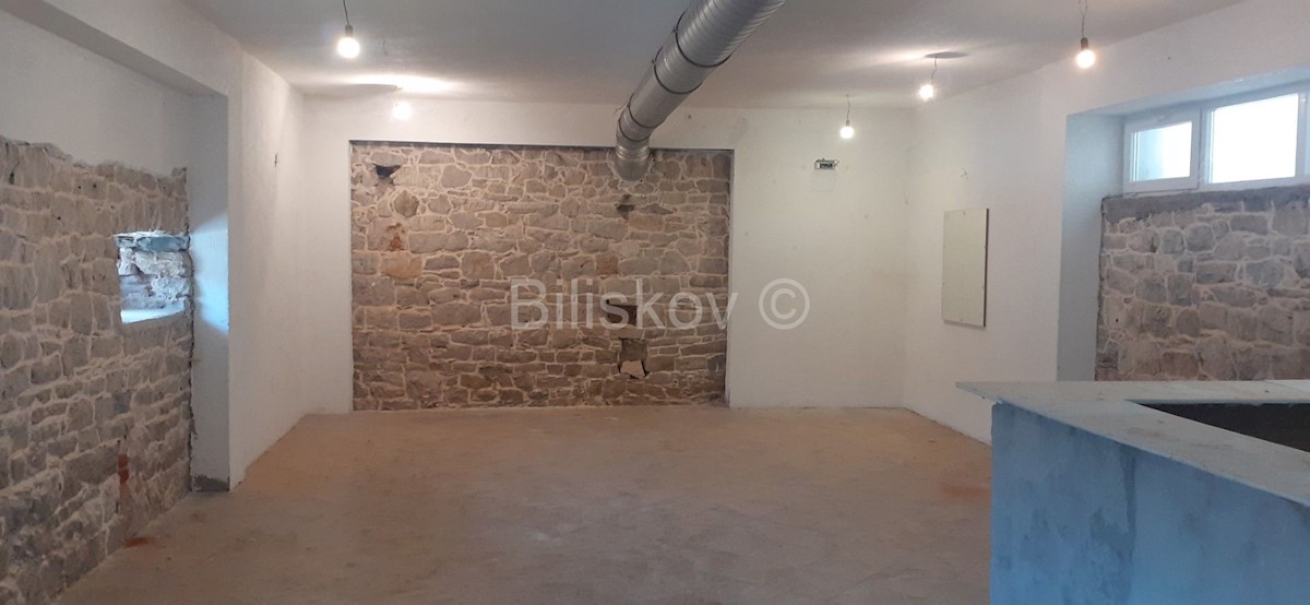 Business premises For rent - SPLITSKO-DALMATINSKA ŠOLTA