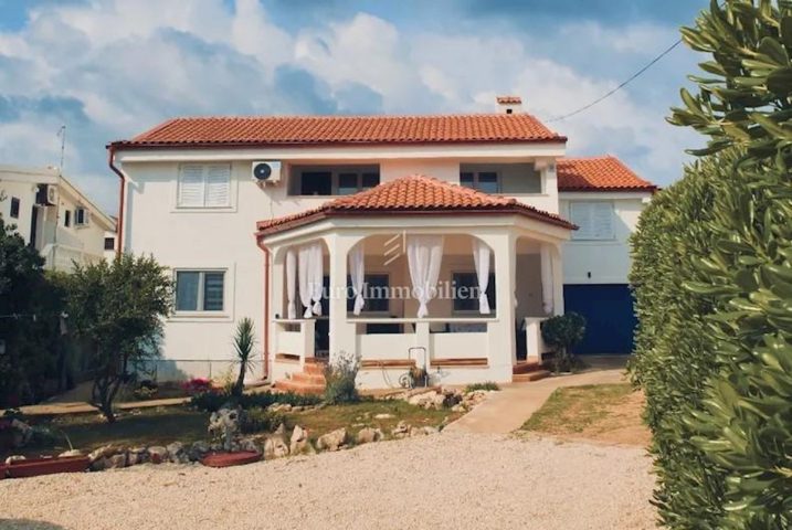 Dom na sprzedaż 303 m² – Vir