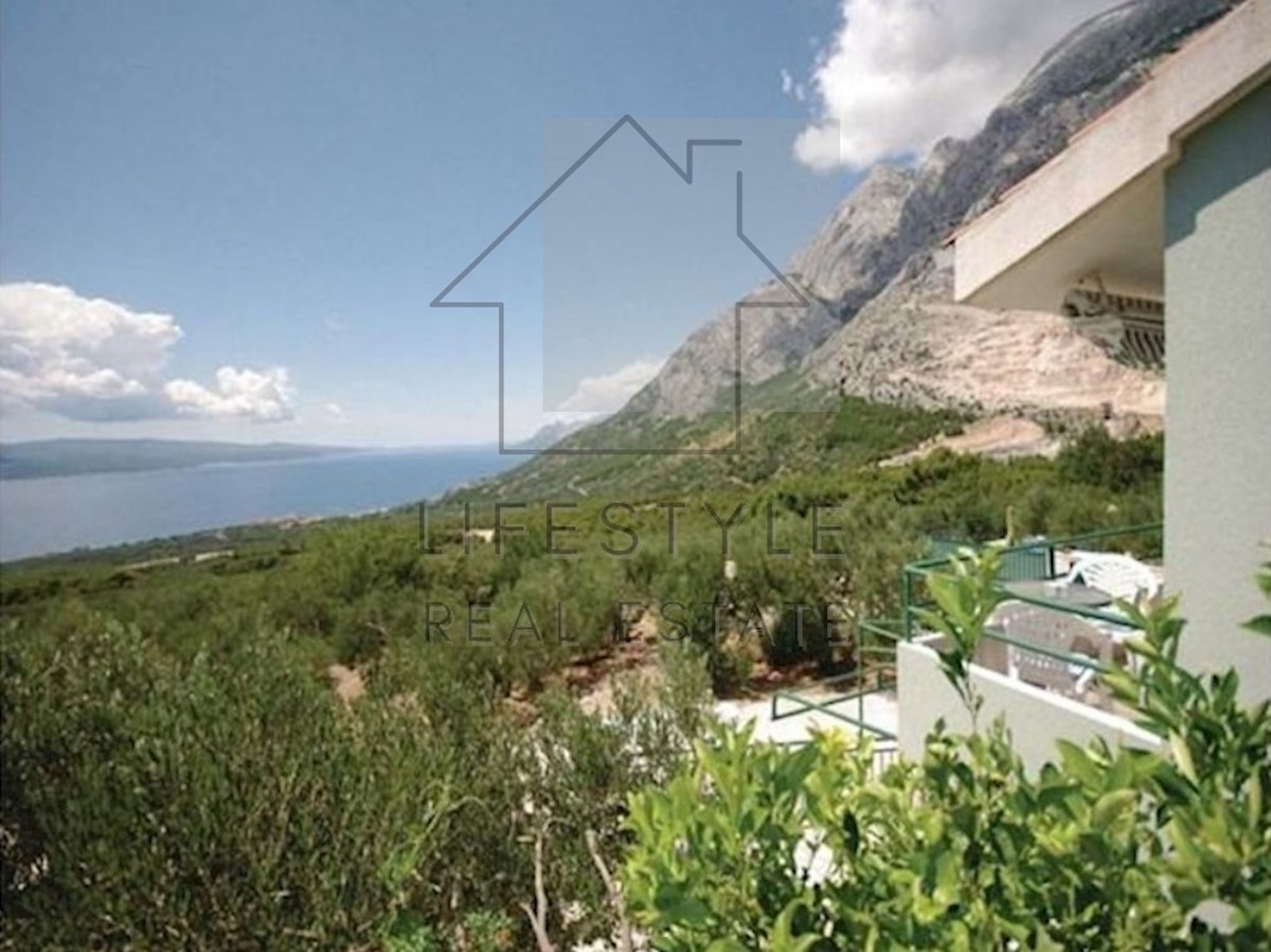 House For sale - SPLITSKO-DALMATINSKA BAŠKA VODA