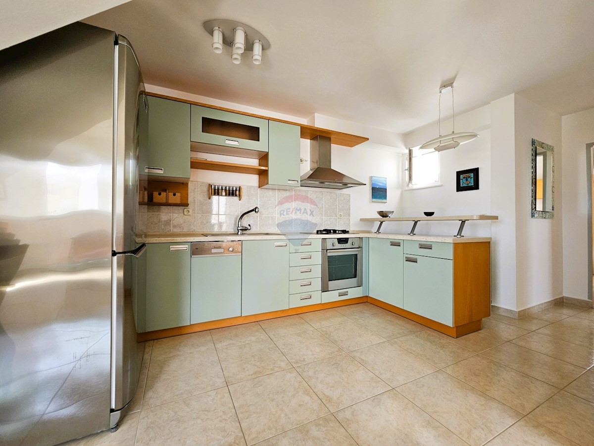 Flat For sale - ŠIBENSKO-KNINSKA ROGOZNICA