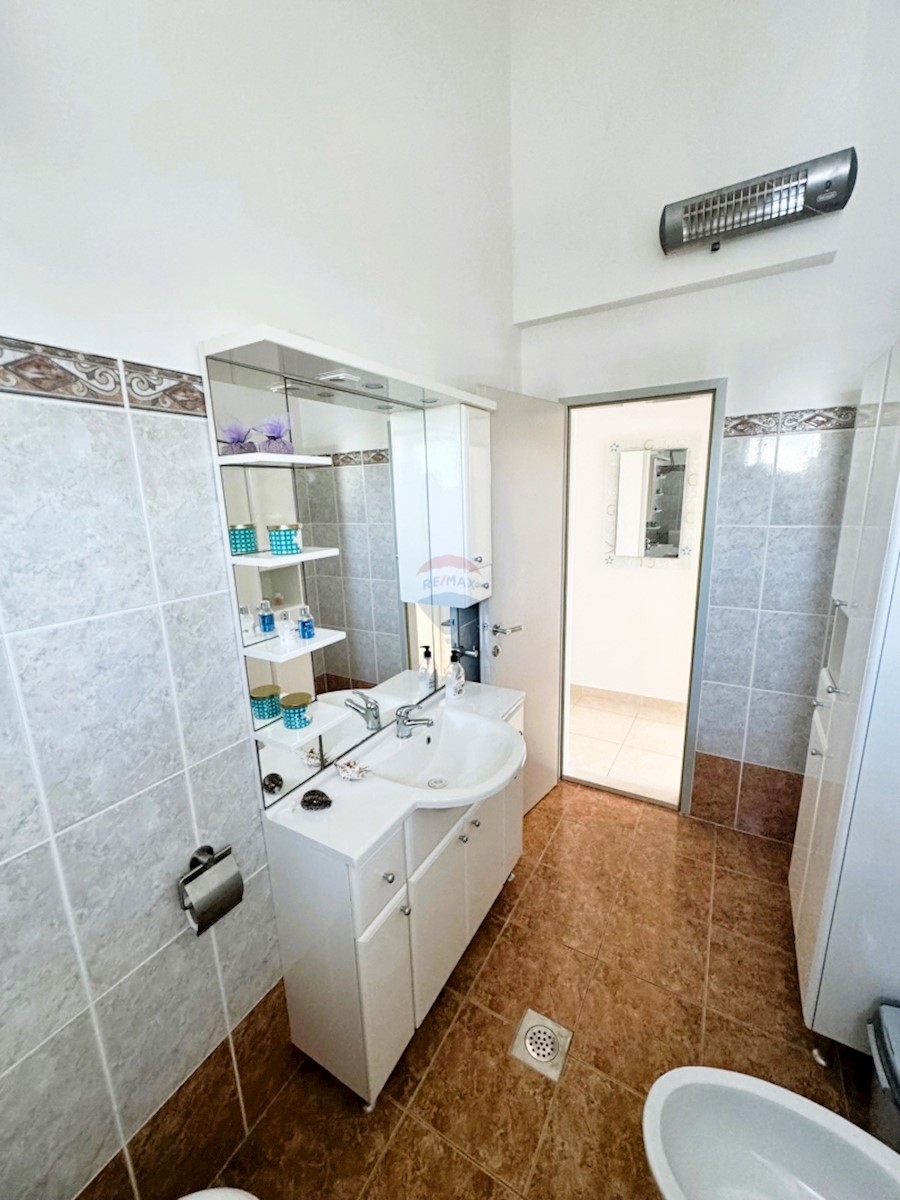 Flat For sale - ŠIBENSKO-KNINSKA ROGOZNICA