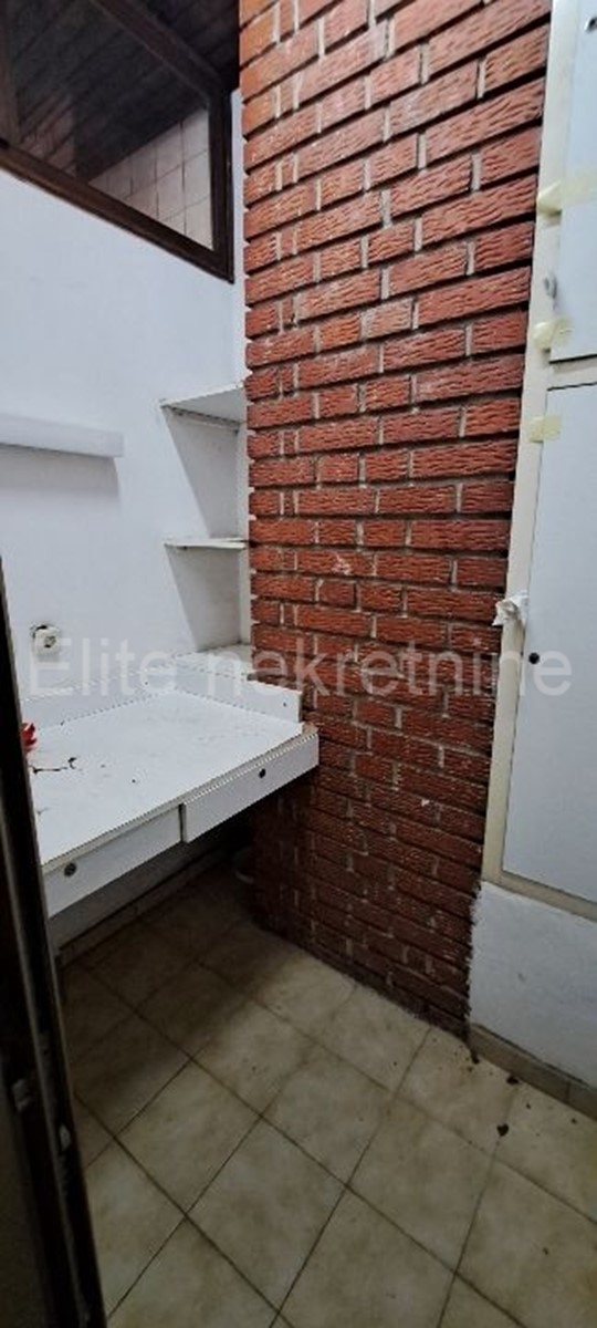 Business premises For rent - PRIMORSKO-GORANSKA BAKAR