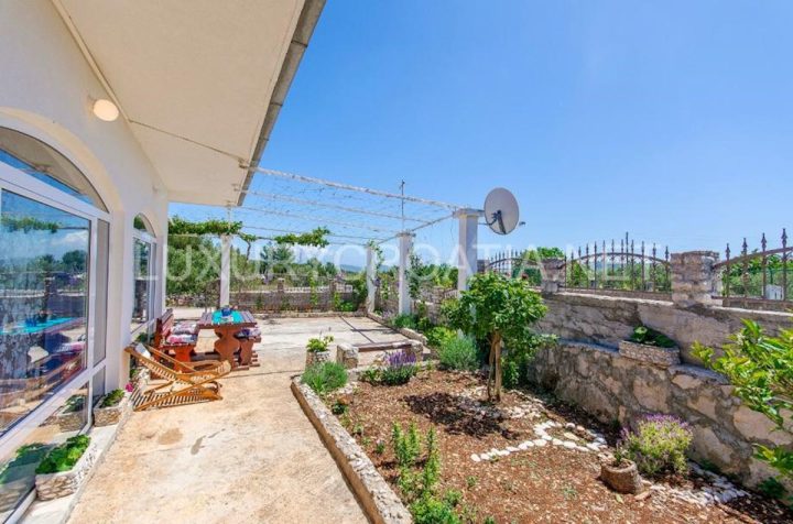 Kuća na prodaju 100 m² – Maslinica