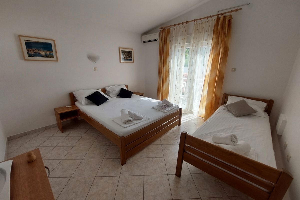 Business premises For sale - SPLITSKO-DALMATINSKA OMIŠ