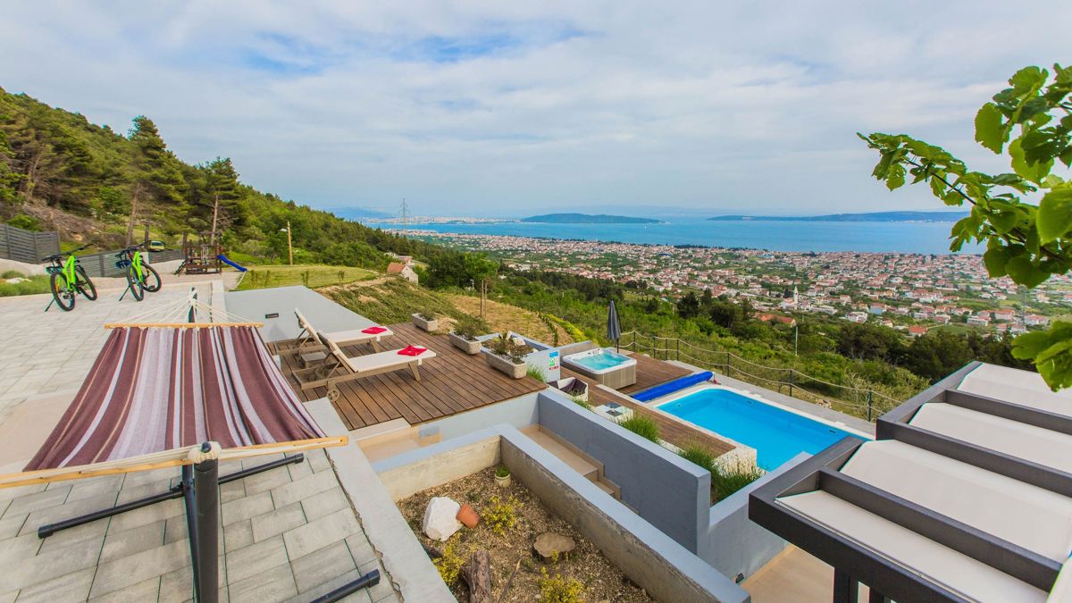 Kuća Na prodaju - SPLITSKO-DALMATINSKA KAŠTELA