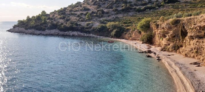 Pozemok na predaj 3374 m² – Nerežišća