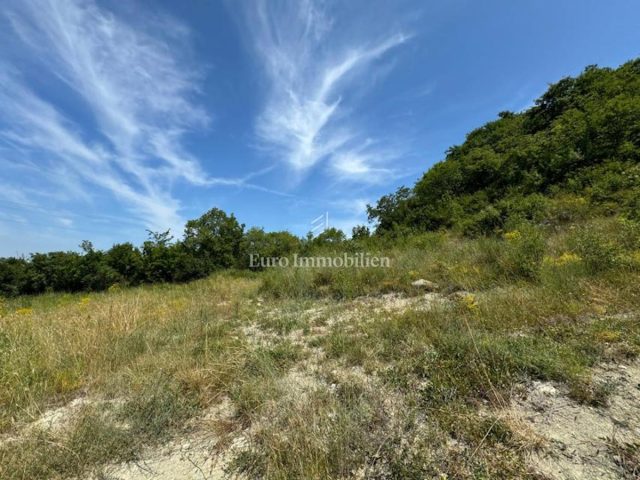 Land for sale 1100 m² – Labin