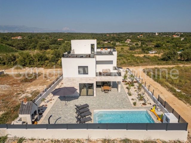 Kuća na prodaju 217 m² – Nin