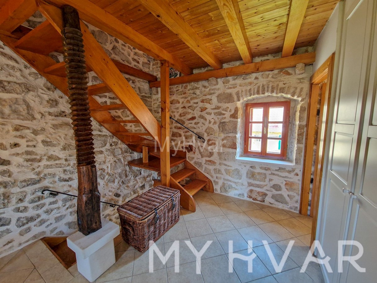 Casa In vendita - SPLITSKO-DALMATINSKA JELSA