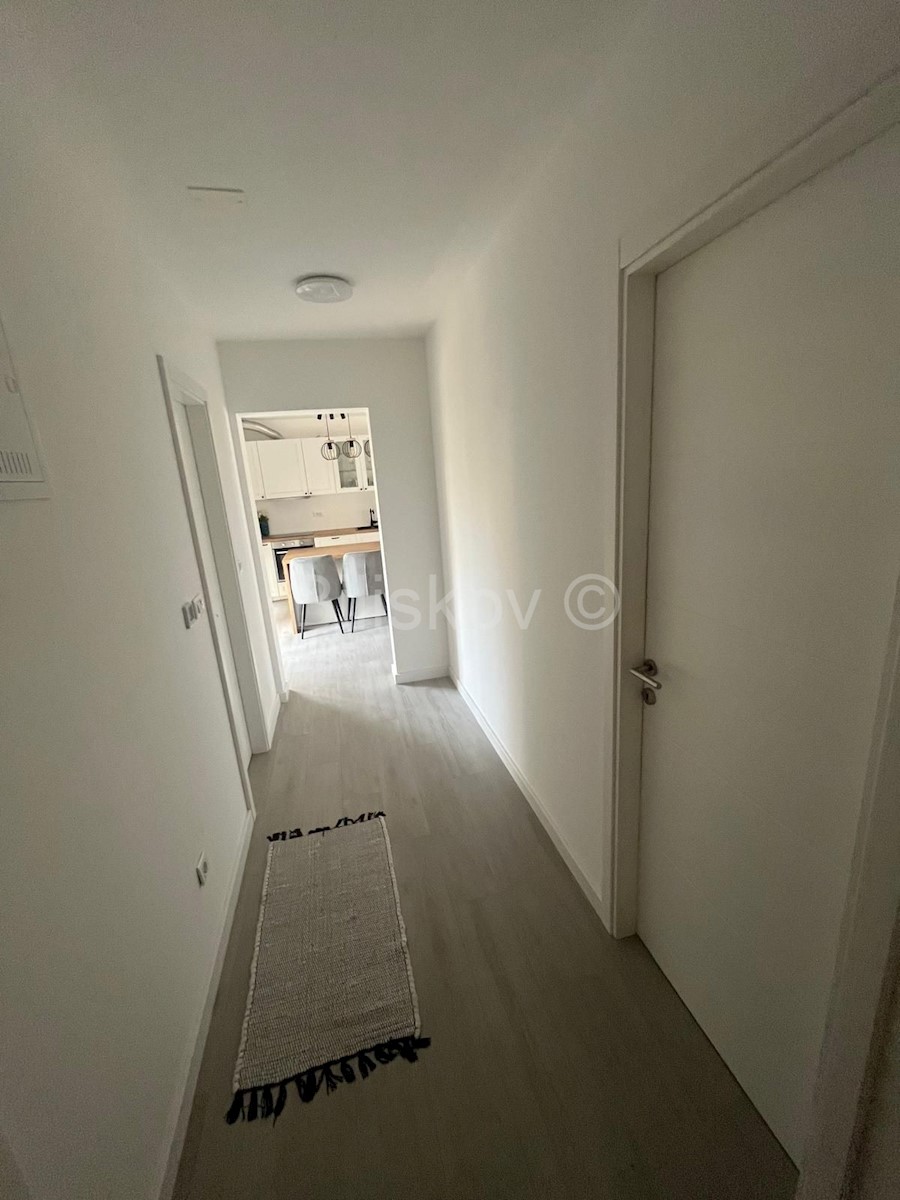 Flat For sale - SPLITSKO-DALMATINSKA PODSTRANA