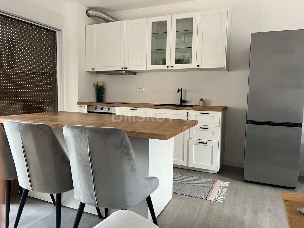 Flat For sale - SPLITSKO-DALMATINSKA PODSTRANA