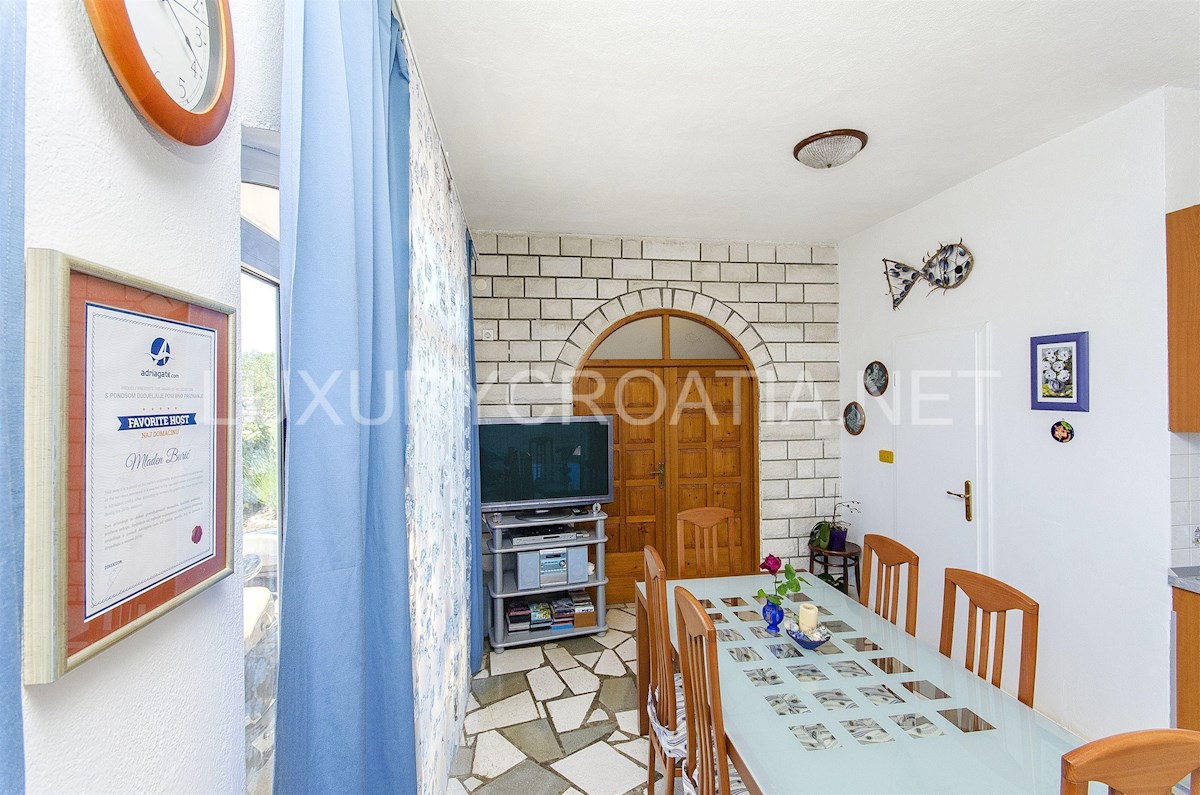 House For sale - SPLITSKO-DALMATINSKA ŠOLTA