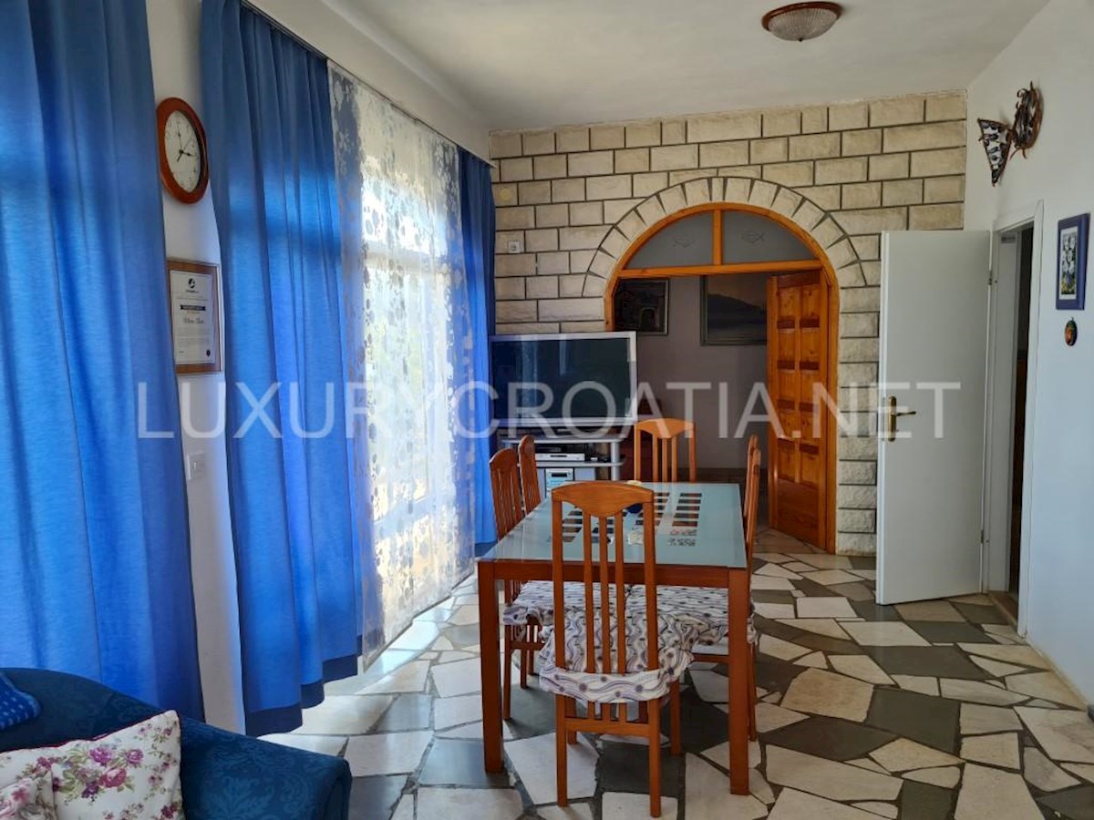 House For sale - SPLITSKO-DALMATINSKA ŠOLTA