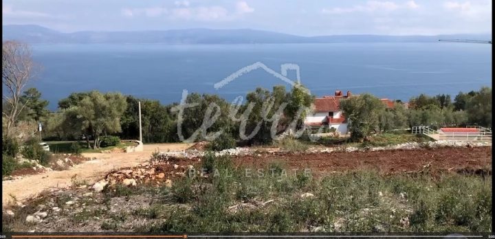 Pozemok na predaj 950 m² – Ravni