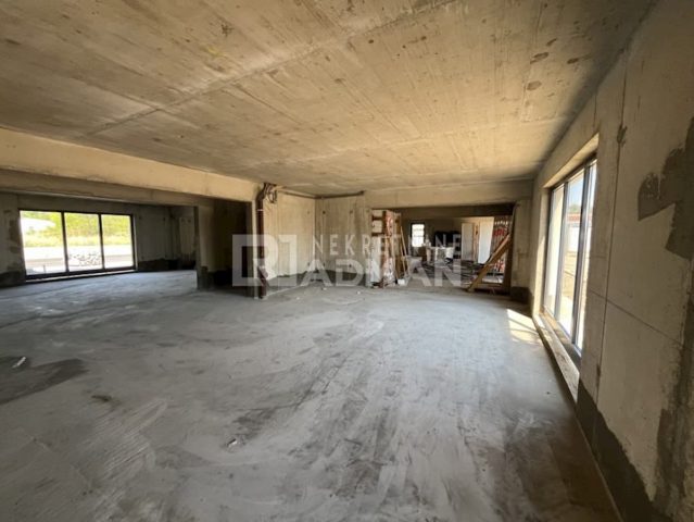 Komerčné na predaj 268 m² – Glavice