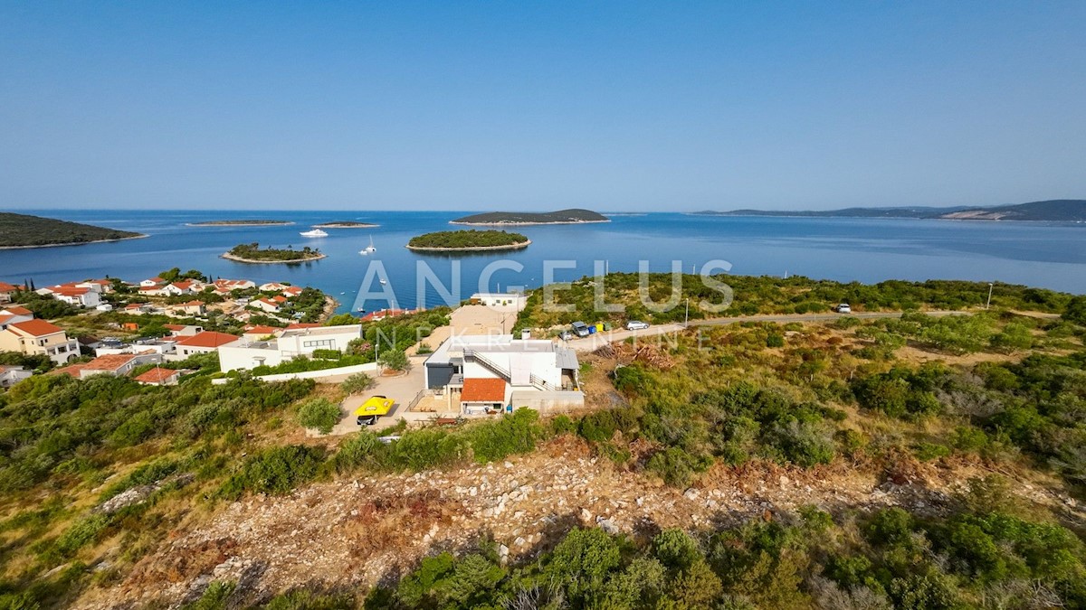 Land For sale - SPLITSKO-DALMATINSKA ŠOLTA