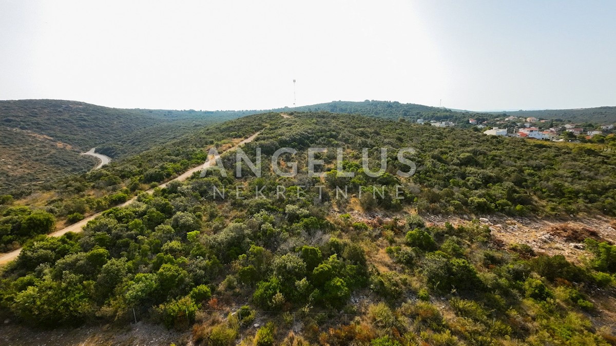 Land For sale - SPLITSKO-DALMATINSKA ŠOLTA