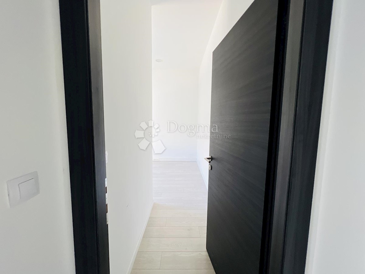 Business premises For rent - SPLITSKO-DALMATINSKA SPLIT