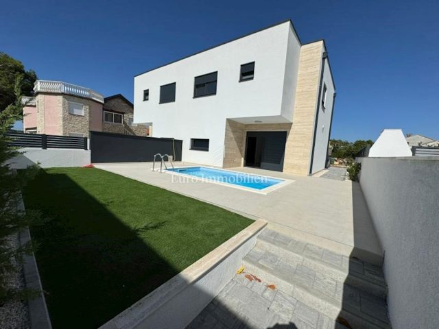 Dům na prodej 257 m² – Vir