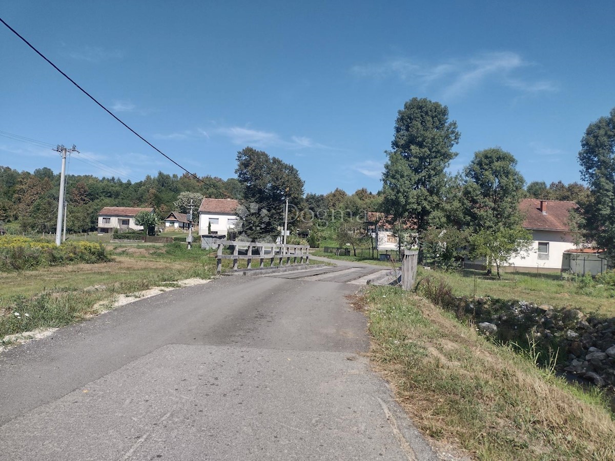 Parcela Naprodaj - SISAČKO-MOSLAVAČKA Majur