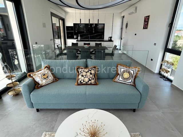 Casa in vendita 370 m² – Vrsi