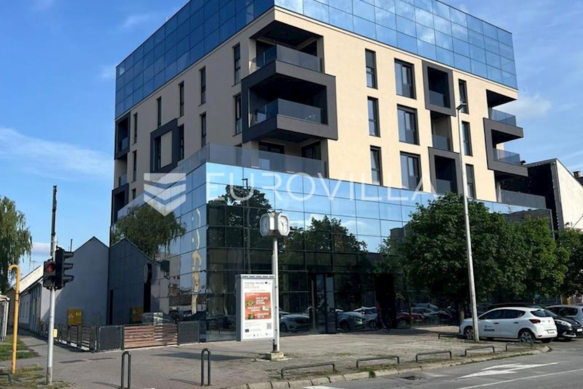 Locaux commerciaux À louer - OSJEČKO-BARANJSKA OSIJEK