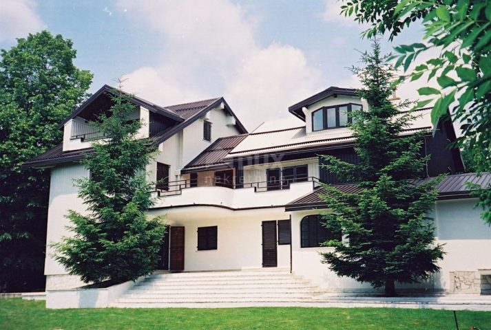 House for sale 490 m² – Fužine