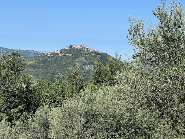 Land for sale 1069 m² – Motovun