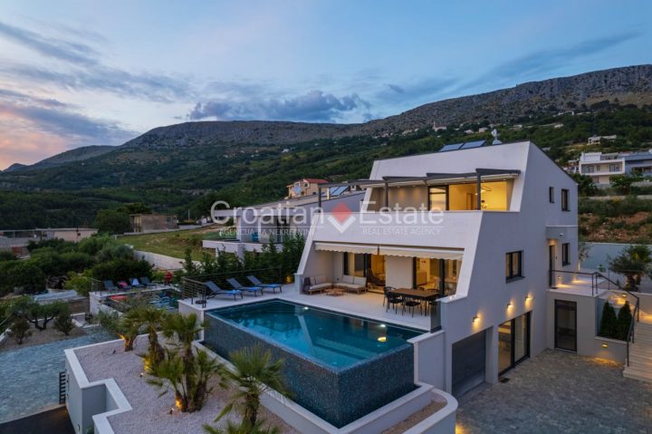 Maison à vendre 310 m² – Podstrana