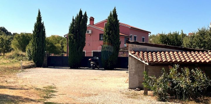 Kuća na prodaju 228 m² – Višnjan
